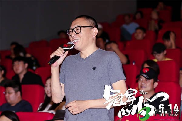 李亚鹏数度落泪《冠军的心》首映 程耳赞杨坤被歌声“耽误”的演员