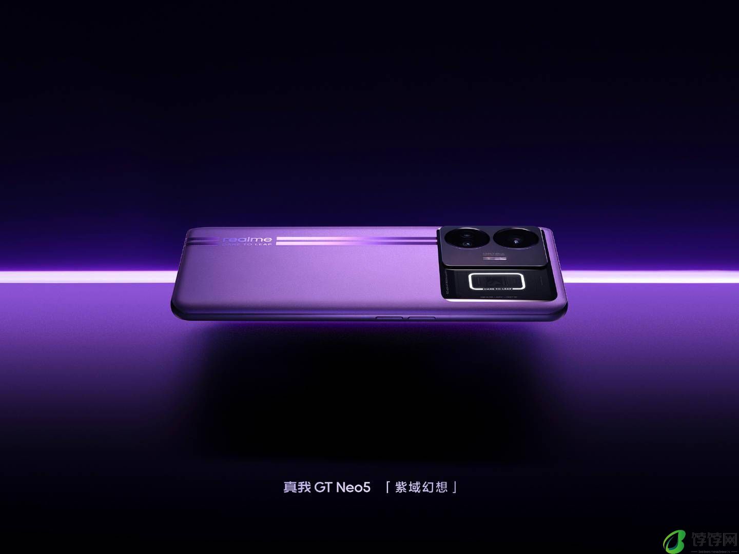 真我 GT Neo5 真机照公布：透明 RGB 设计，主打色“紫域幻想”