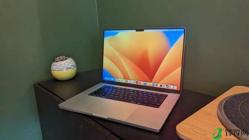 2023 款 16 英寸苹果 MacBook Pro 续航实测：18 小时 56 分钟